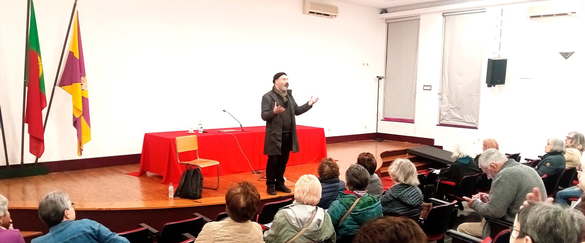 Miguel Gouveia protagoniza uma tarde de contos na Biblioteca Municipal de Cantanhede