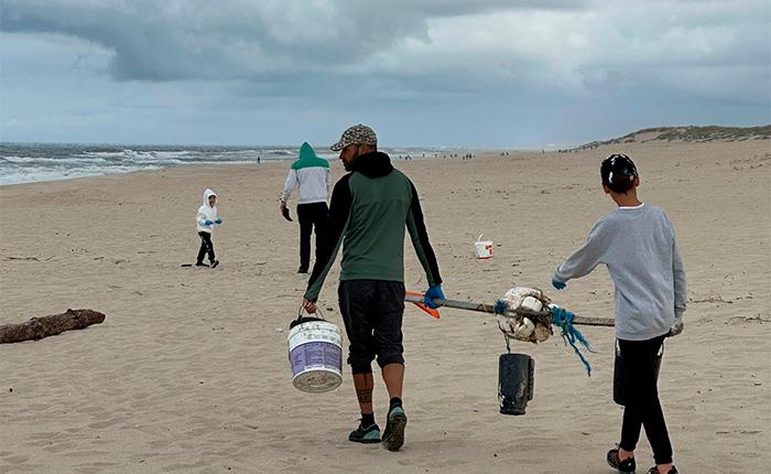 INOVA-EM participa em ação que recolhe 100kg de resíduos da praia da Tocha