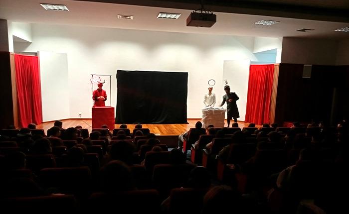 Companhia de Teatro ETCetera representou o Auto da Barca do Inferno