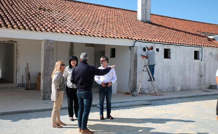 Presidente da Câmara acompanha intervenção que dará lugar a novo jardim de infância na Póvoa da Lomba